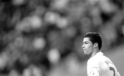 体坛联播｜斯洛特首度公开回应萨拉赫，曼联4比1大胜狼队