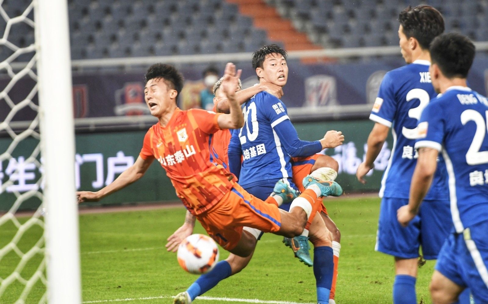 拳击：拳台之上的勇气与坚守