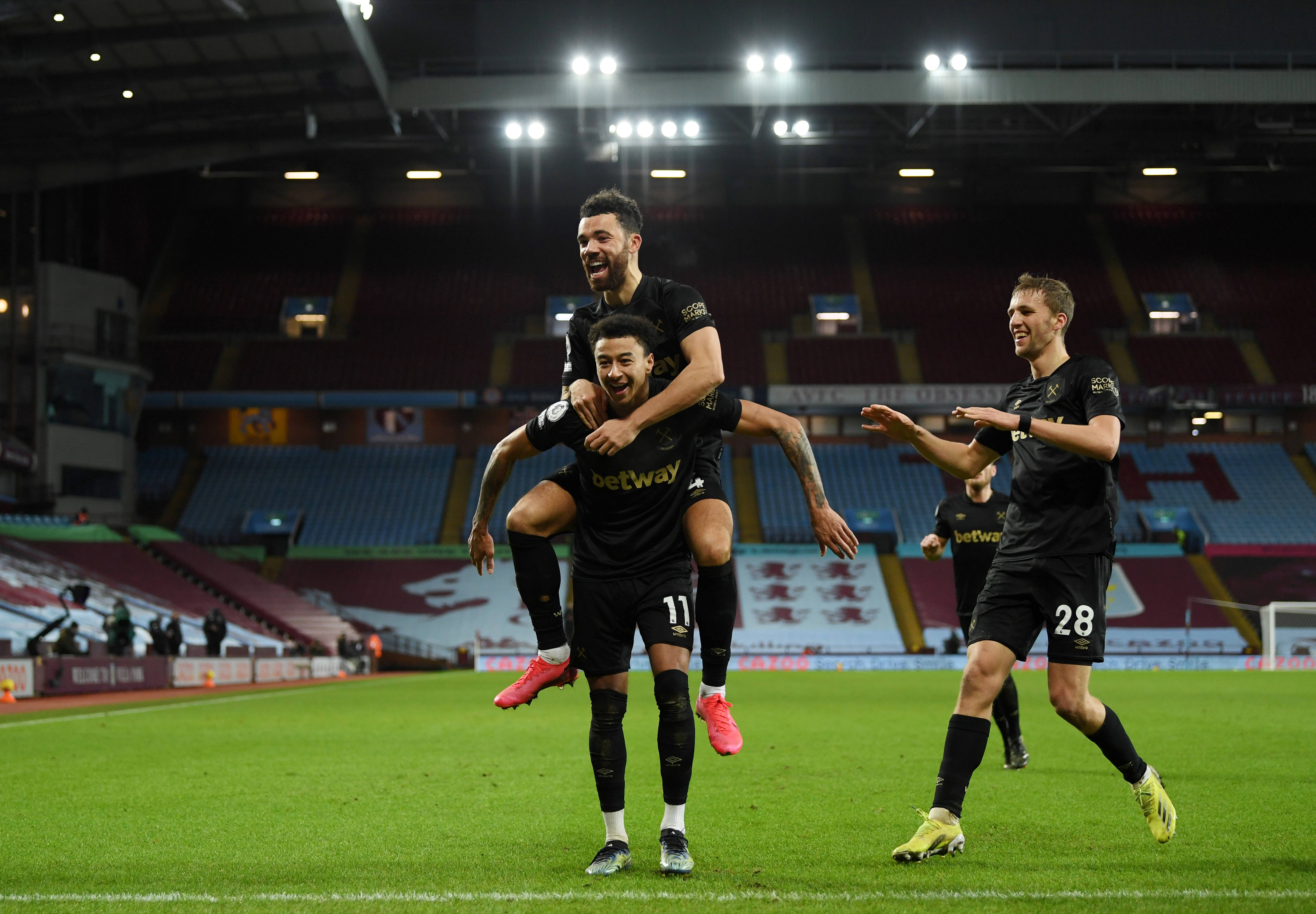 14场0球！全队最低分！皇马1.5亿巨星已59天没进球 向对手竖3手指