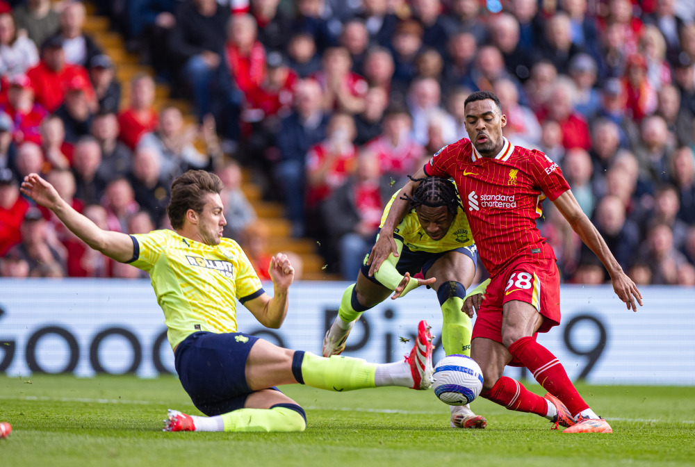 国乒香港训练！王楚钦一身黄好亮眼，莎莎苦练反手，陈幸同回归