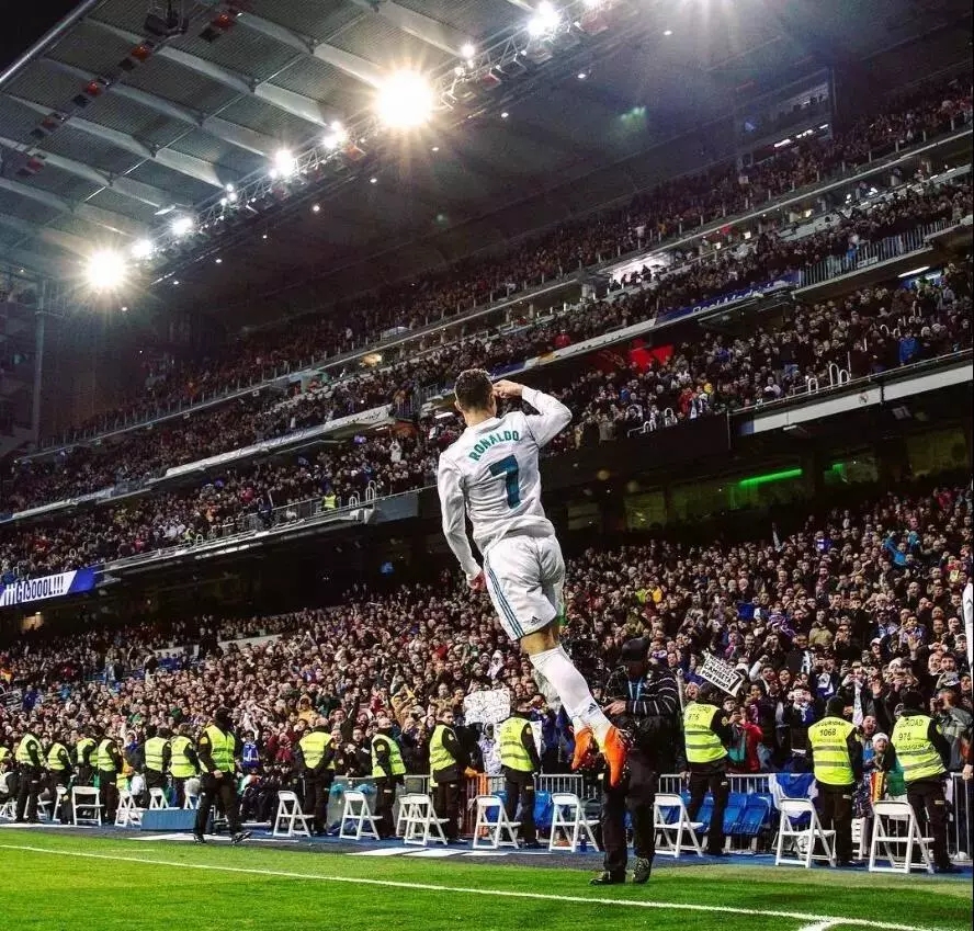 拜仁中场统治比赛