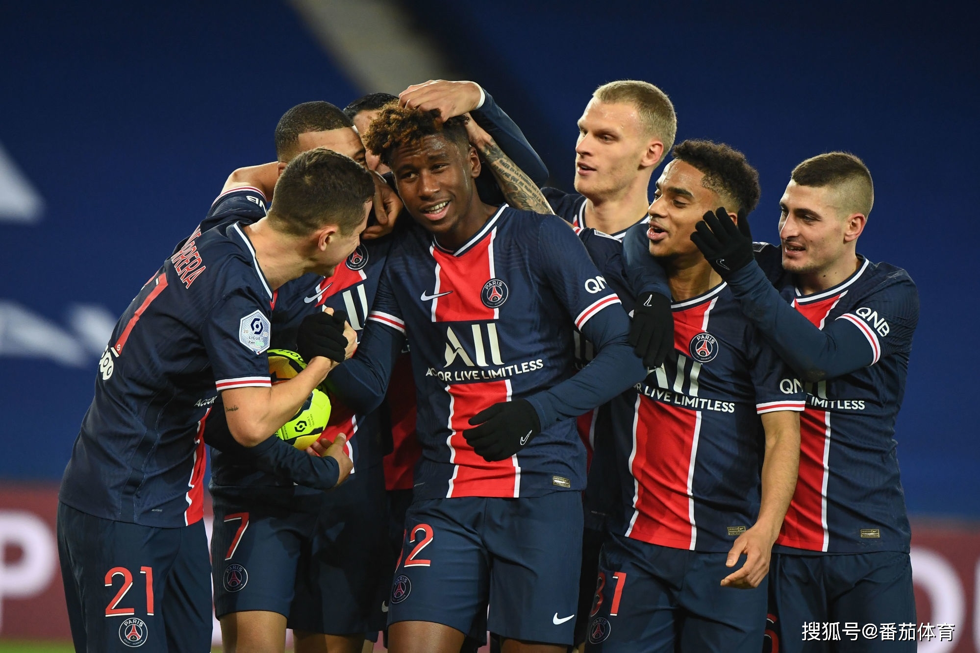 女足明星遭百万富翁跟踪骚扰，雇佣保镖应对