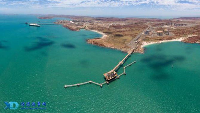 曼联考虑签下巴莱巴，期待填补中场空缺，暂无戈麦斯交易计划。