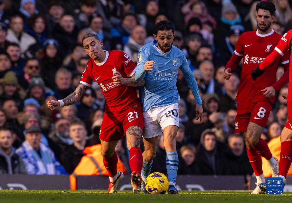 福布斯穿7号替补登场，是马丁内斯执教后第14位完成首秀球员