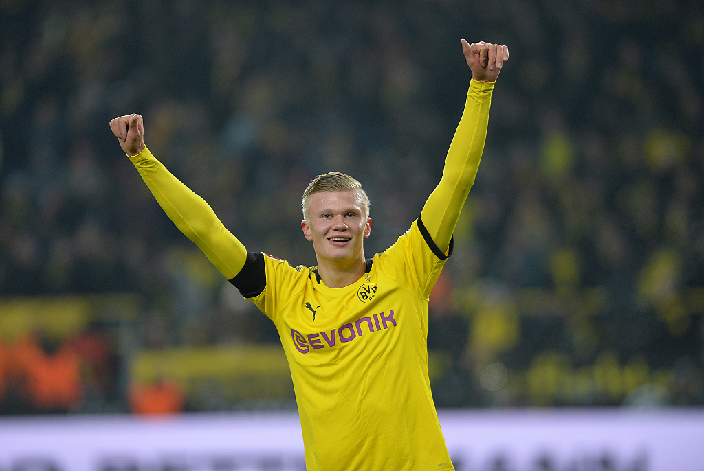 勇士官方：格林扭伤右脚，本场比赛不会回归